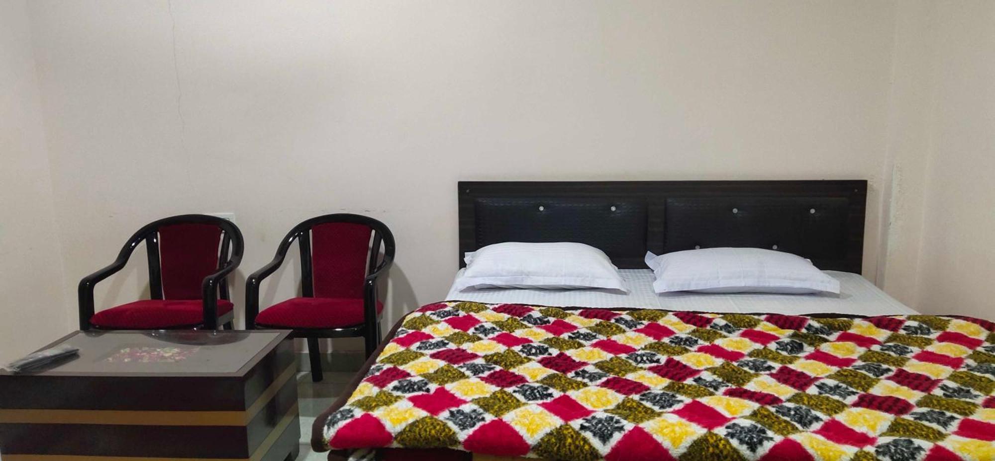 Hotel O Mohani Inn And Banquet Каусани Екстериор снимка