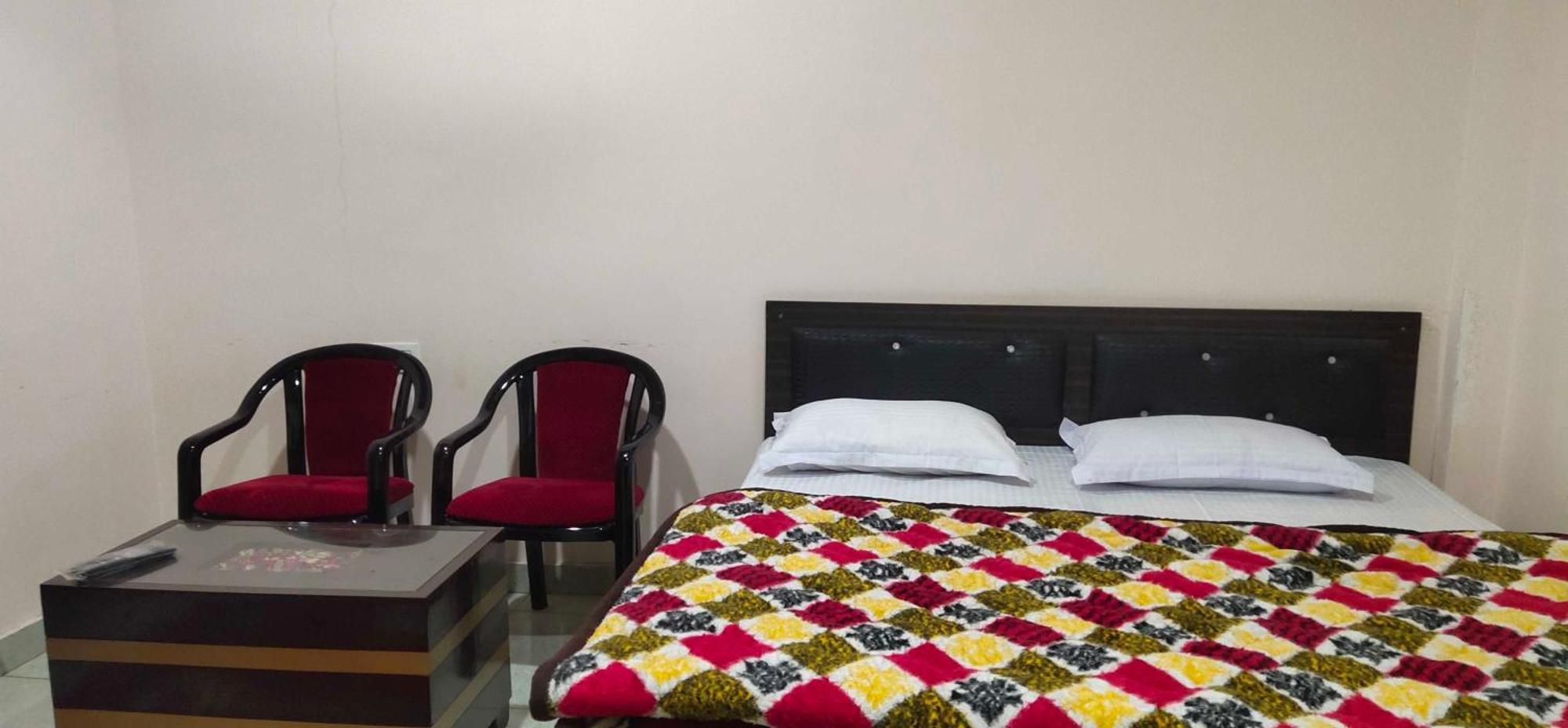 Hotel O Mohani Inn And Banquet Каусани Екстериор снимка