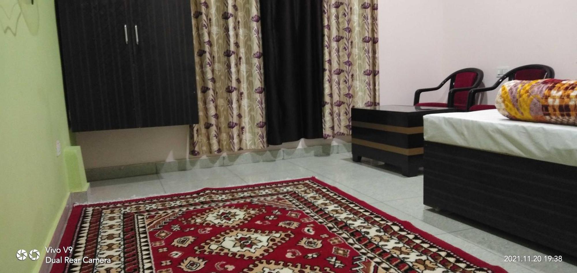Hotel O Mohani Inn And Banquet Каусани Екстериор снимка